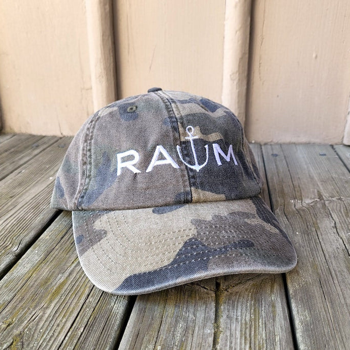 Lippikset ja hatut – Raum Rome Paris